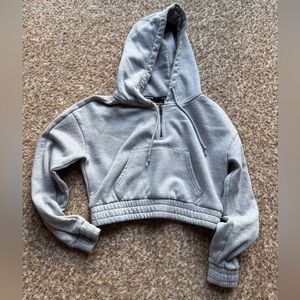 Alphalete Capital Crop Hoodie gray size small